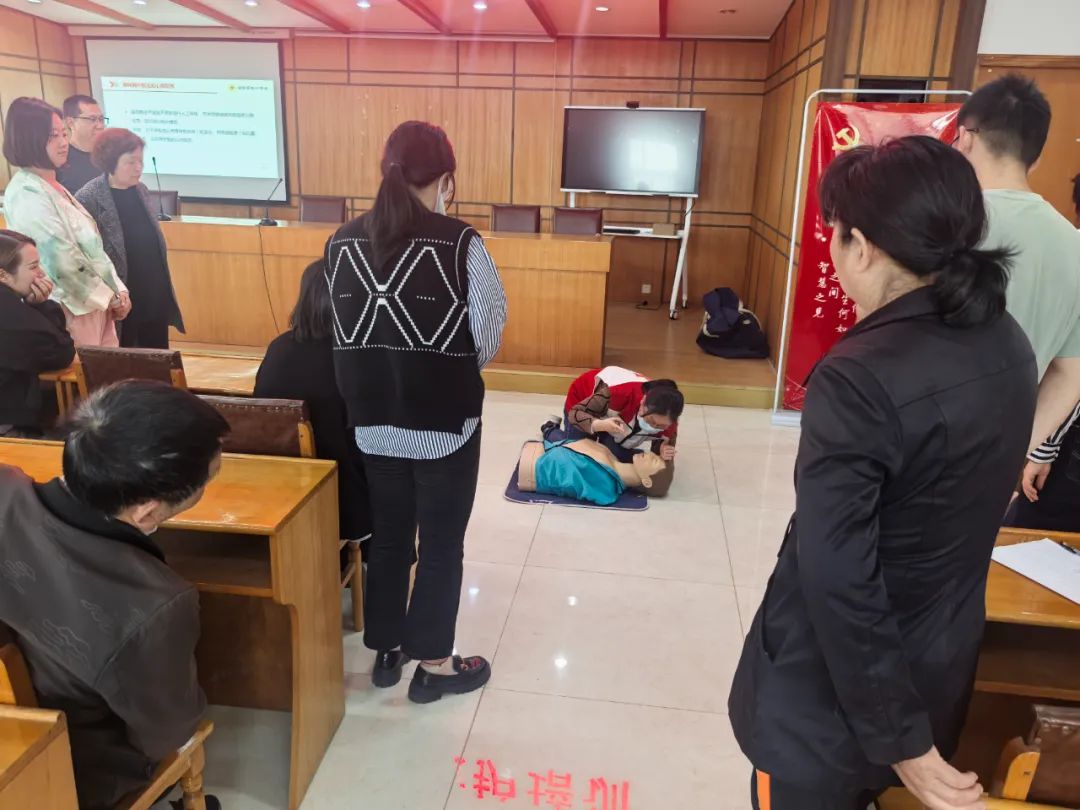 100745c46pbh44bk64nhq4.jpeg